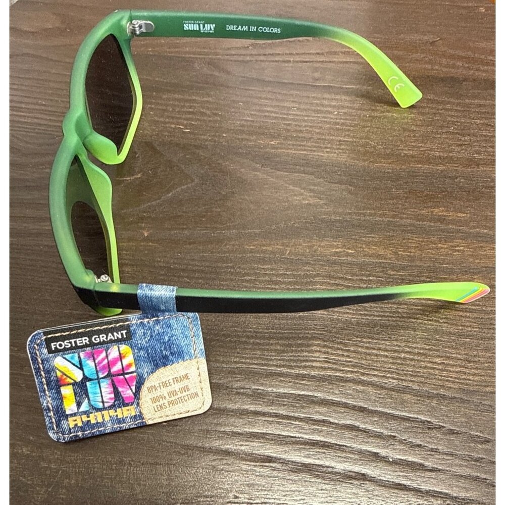Foster Grant Sun Luv Green Gradient BPA-Free Sunglasses With UV Protection - Picture 3 of 6
